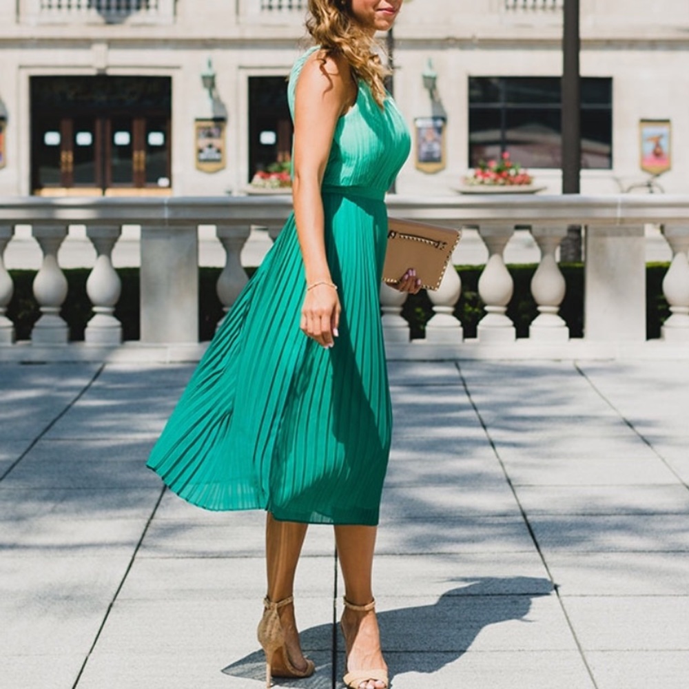 green dress